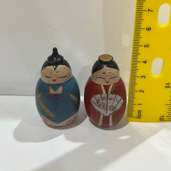 Japan Vtg Kokeshi Doll Couple Pair Round Kimono Wood Set Ouchi Nuri Mini Figure - Picture 9 of 9